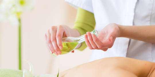 Comment choisir son huile à massage:  Nos trucs!